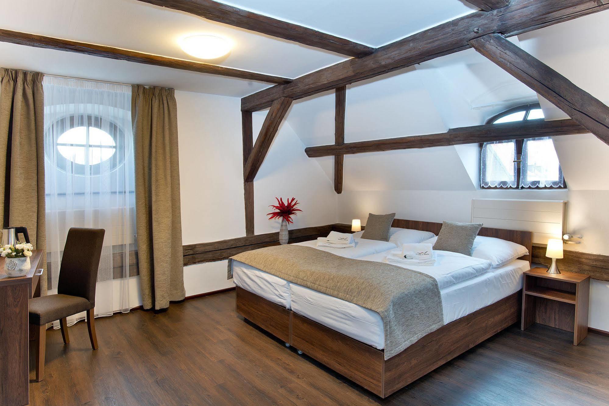 Hotel U Hada Zatec Dış mekan fotoğraf